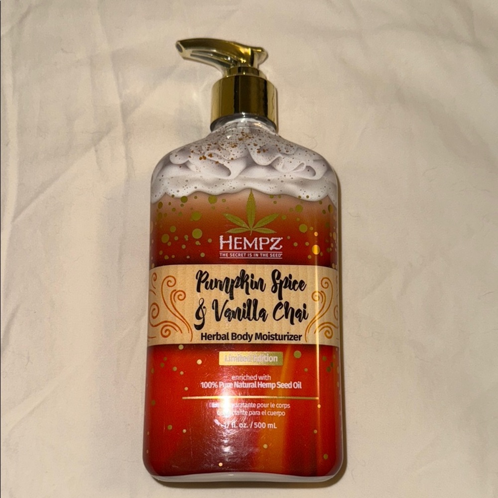 Hempz Pumpkin Spice & Vanilla Chai Herbal Body Moisturizer - Red and Gold